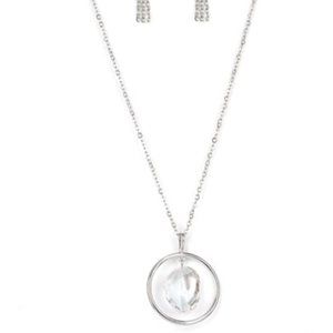 Paparazzi Hands-Down Dazzling - White